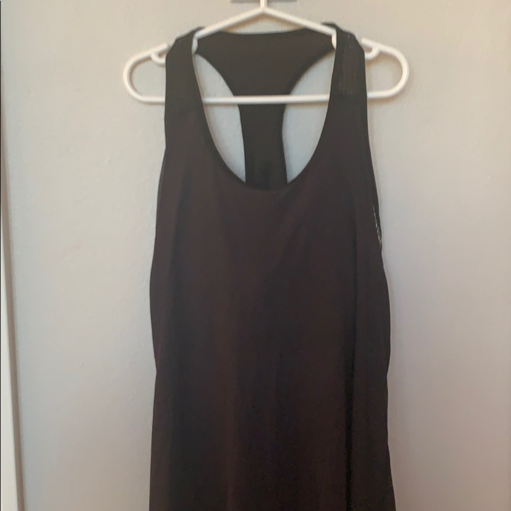Women’s Lululemon tank with built-in bra